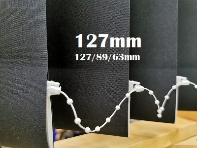 Pystylamellikaihdin 127mm yksivärisellä pimentävällä BER-kankaalla - Pystylamellikaihtimet halvalla vermat.fi verkkokaupasta omalla mitalla