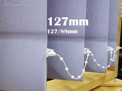 Pystylamellikaihdin 127mm yksivärisellä peittävällä CARA-kankaalla